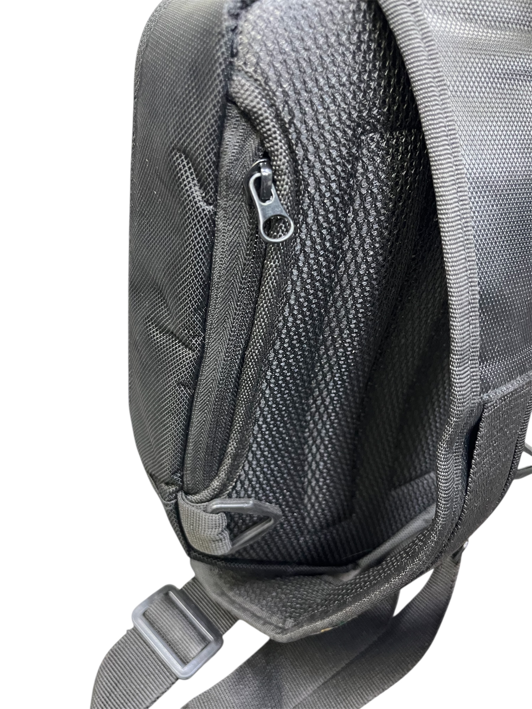 کیف کراس بادی هاردباکس کنفی